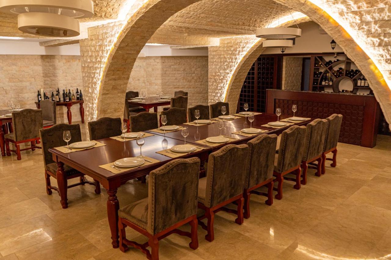 Giowine Hotel & Restaurant Cricova Екстериор снимка